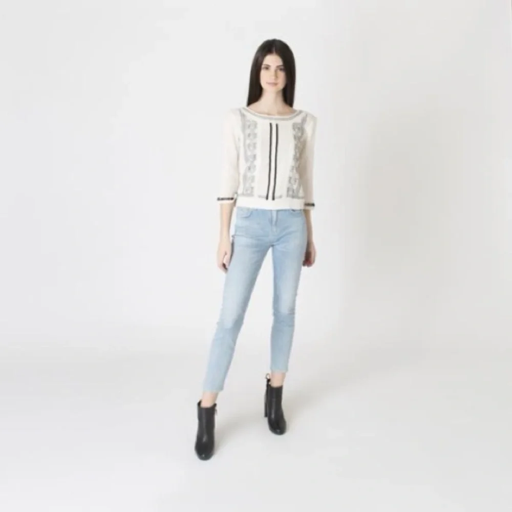 <3 Alice + Olivia Janelle Embroidered Peasant Blouse